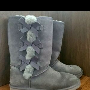 Koolaburra by UGG Gray Suede Bow Shearling Winter Boots Size 9